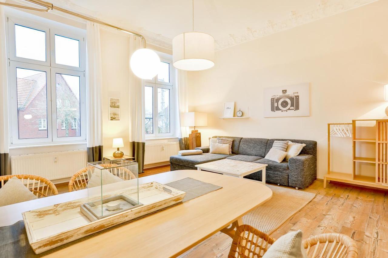 Apartments Am Bahnhof 施特拉尔松德 外观 照片