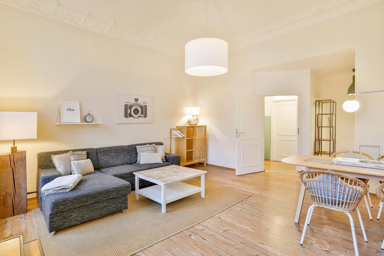 Apartments Am Bahnhof 施特拉尔松德 外观 照片